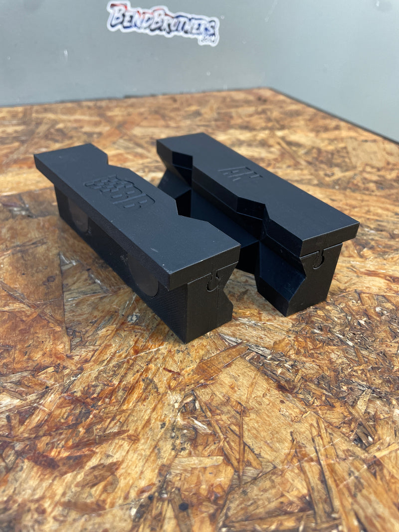 Load image into Gallery viewer, AN fitting held in soft jaws