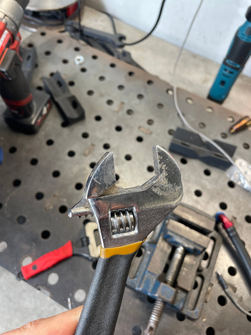 Load image into Gallery viewer, Magnetic AN Shifter Jaw Covers – Protective Covers for AN Hose Fittings
