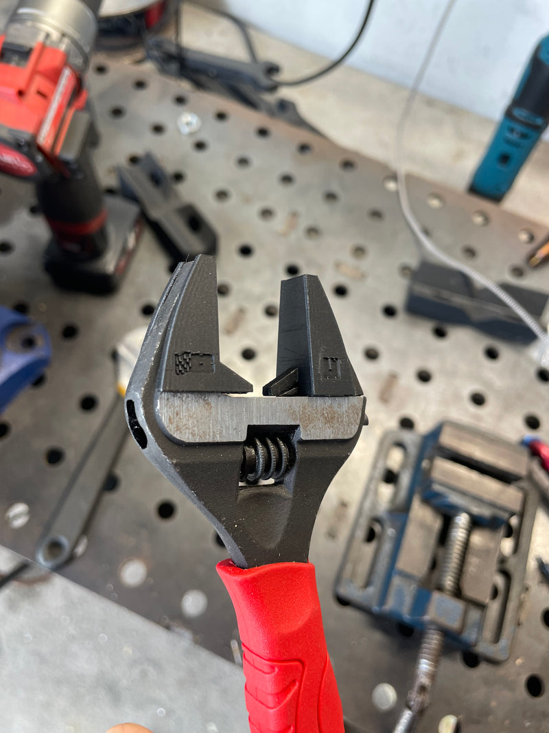 Load image into Gallery viewer, Magnetic AN Shifter Jaw Covers – Protective Covers for AN Hose Fittings
