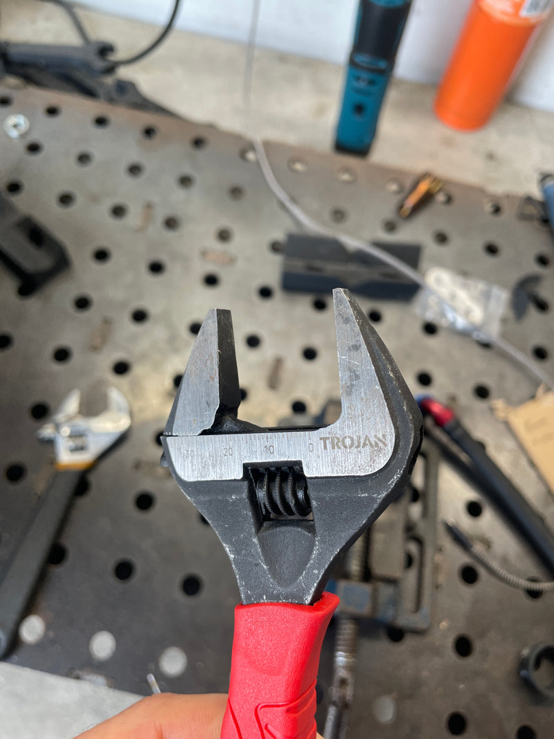 Load image into Gallery viewer, Magnetic AN Shifter Jaw Covers – Protective Covers for AN Hose Fittings
